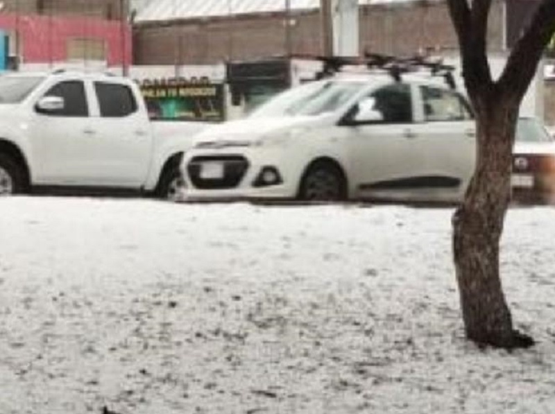 Granizada en Pachuca y Mineral de la Reforma deja vialidades inundadas y caos vehicular