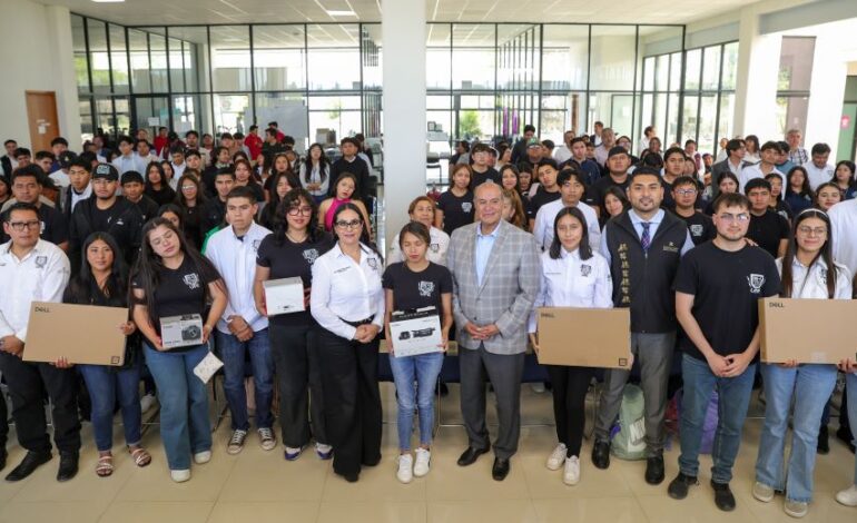 Invierte Hidalgo 2 Mdp en Equipamiento Tecnológico Para la UPE