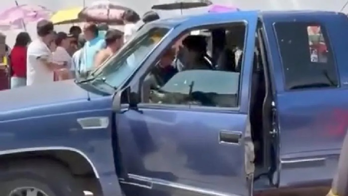 Camioneta con Equipo de Audio Chocó Contra Puesto en el Viacrucis de la Colonia Cuauhtémoc, Saldo un Herido