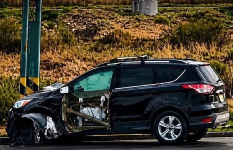 Conductor de Camoneta Ford, Color Negro, Perdió El Control de La Unidad, Salió de La Cinta Asfáltica y Chocó Contra un Poste: Murió