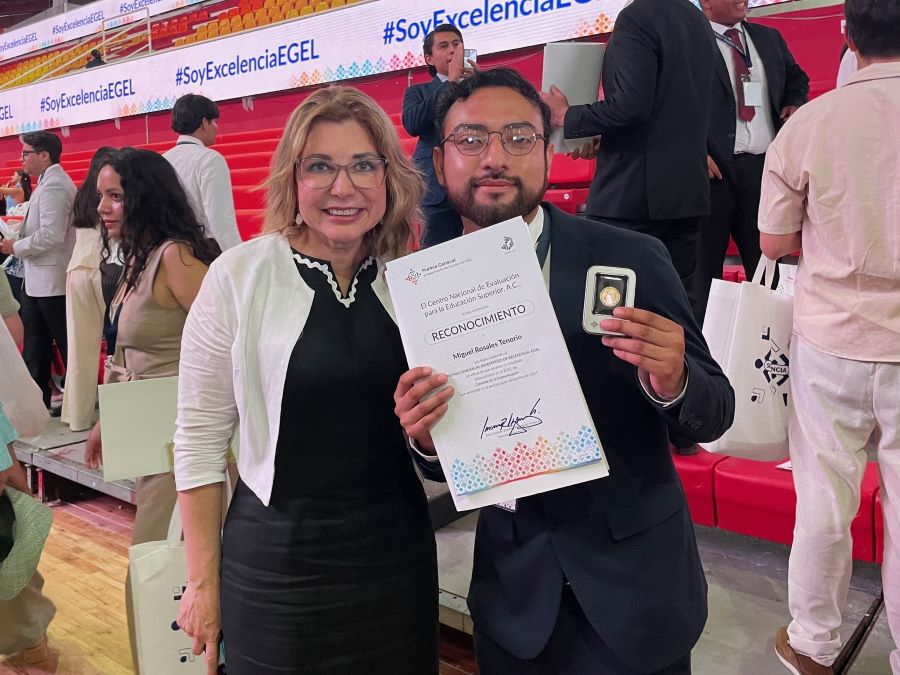 Galardona Ceneval la Excelencia Académica de 370 Profesionistas Egresados de la UAEH