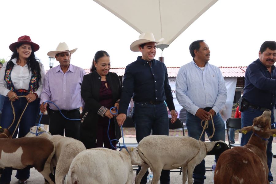 Más de 600 Productores de Tulancingo y Eloxochitlán  Recibieron,  Semovientes, Terneras, Semillas y Equipamiento Agrícola de  5.9 millones de pesos