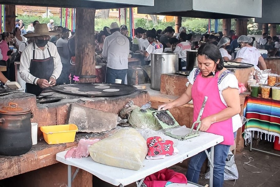 Hidalgo reunió a más de 12 mil asistentes en su encuentro artístico en Los Pinos