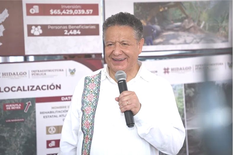 Julio Menchaca entrega apoyos al campo y refuerza combate al gusano barrenador en Atlapexco