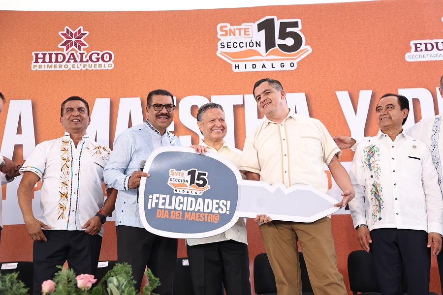 Julio Menchaca Reconoce Al Magisterio y Fortalece La Educación en Hidalgo Con Inversión Histórica