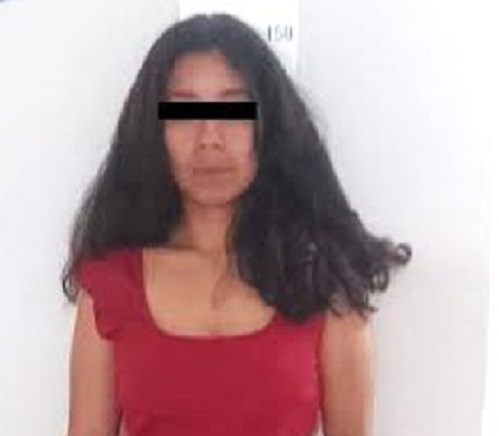 Mujer Amenazo a Pobladores de Acayuca Entrando a un Domicilio Particular, la Detiene la Policía