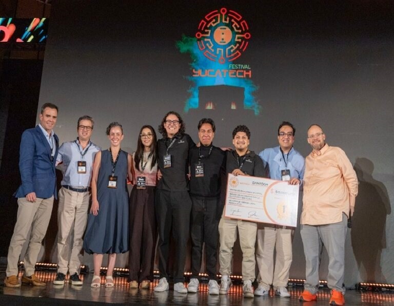 Triunfa plataforma tecnológica de egresados del ICEA y el ICBI  de la UAEH en el Yucatech Festival 2026