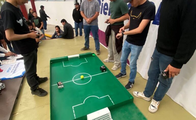 UPT realiza torneo de robótica móvil