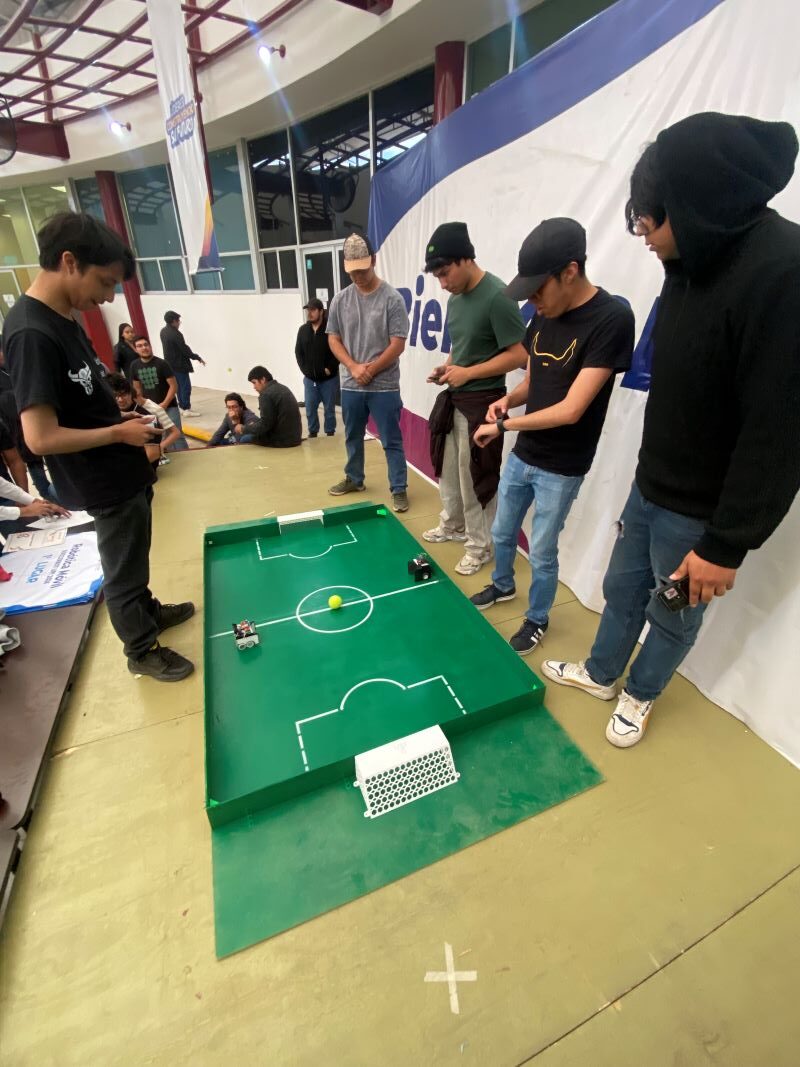 UPT realiza torneo de robótica móvil