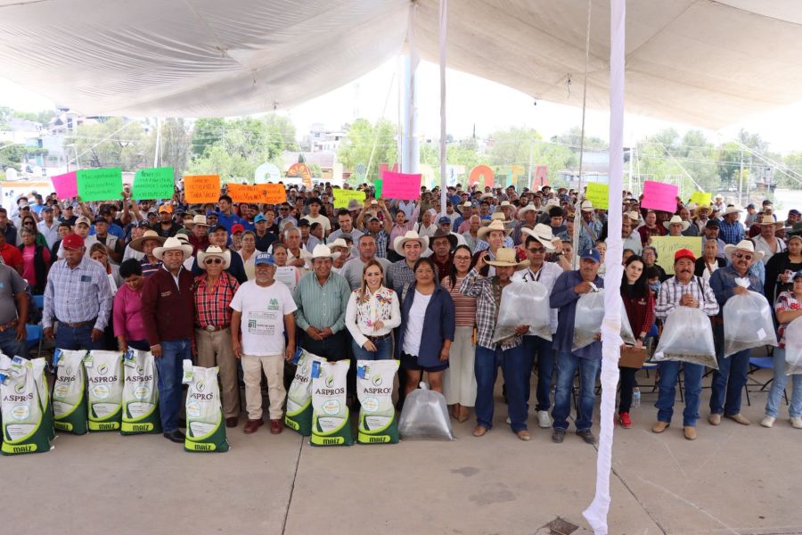 Saderh entrega apoyos a productoras y productores del municipio de Atotonilco de Tula