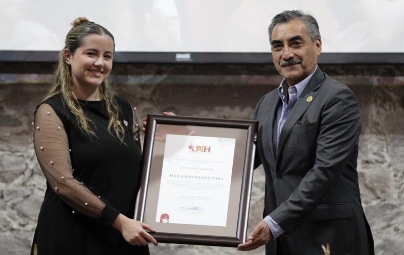 Ganadora de Siete Premios Nacionales y 26 Internacionales, Hanneman Vera Ofrecio Magistral Recital En La UAEH