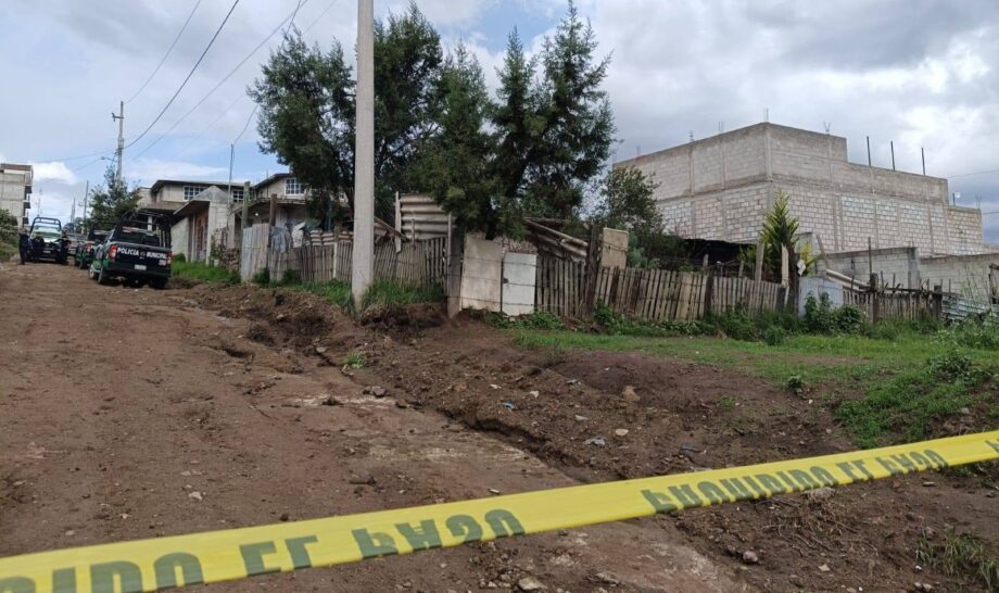 Hallan fosa clandestina en Tulancingo; extraen siete cuerpos