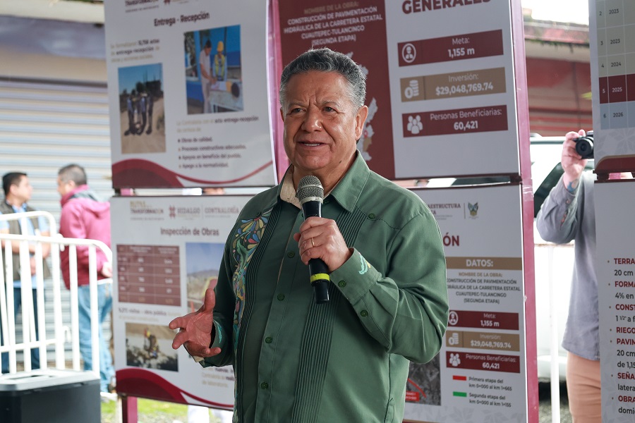 Julio Menchaca verifica avance de la carretera Cuautepec-Tulancingo