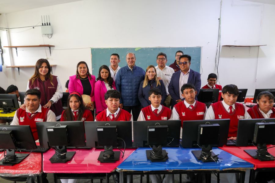 Natividad Castrejón realiza gira de trabajo por escuelas de Tepeji del Río