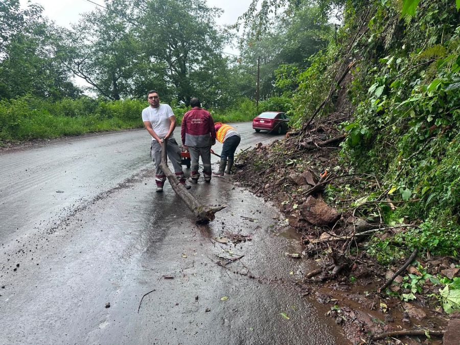 Tras lluvias, reabre gobierno de Hidalgo 18 caminos, para restablecer comunicación de 58 localidades