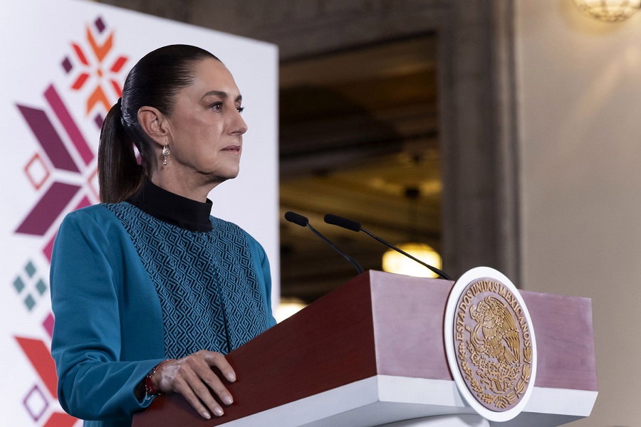 Presidenta Sheinbaum solicita a FGR investigación sobre aeronave del FBI; todo indica que el embajador mintió