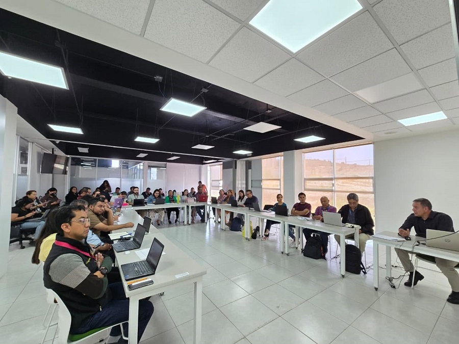 Coemere capacita a 74 instituciones para fortalecer la transformación digital