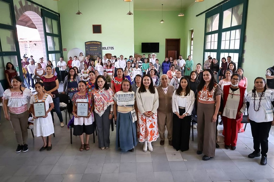 Hidalgo y Tlaxcala Celebran Con Foro el Día Mundial del Bordado