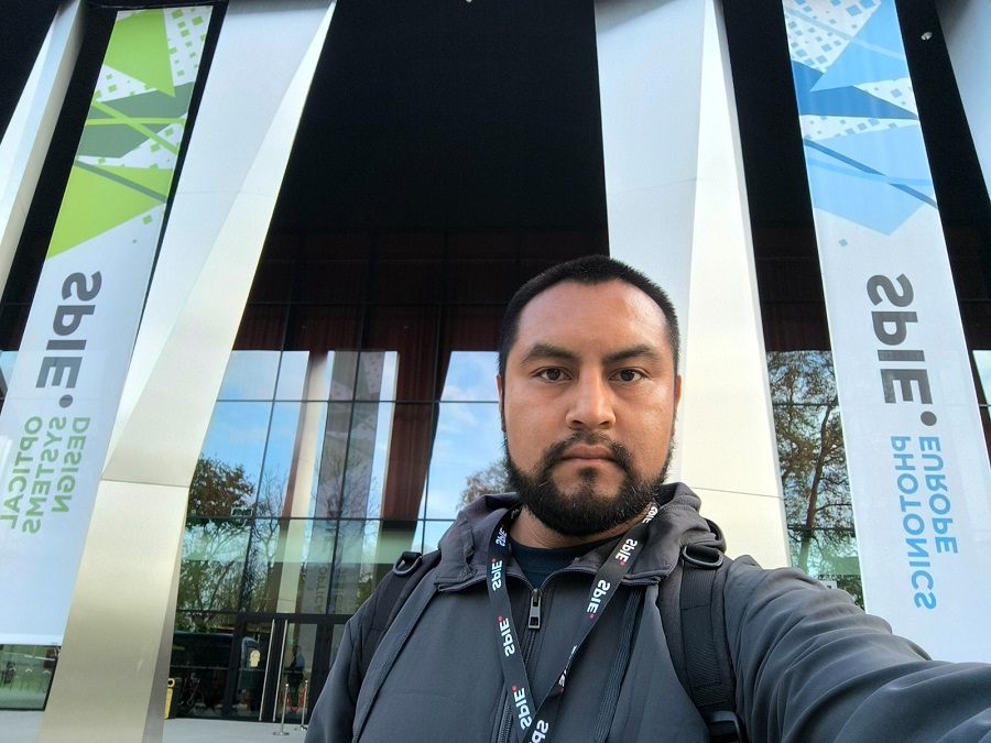 Investigador de la UPT Presenta Estudio Sobre Termografía Mamaria en Francia