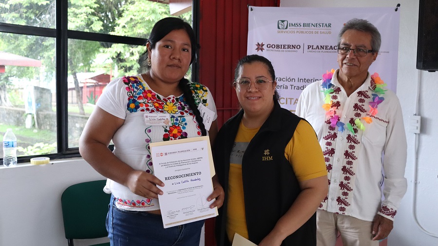 Más de 60 parteras de la región huasteca compartieron sus experiencias y saberes.
