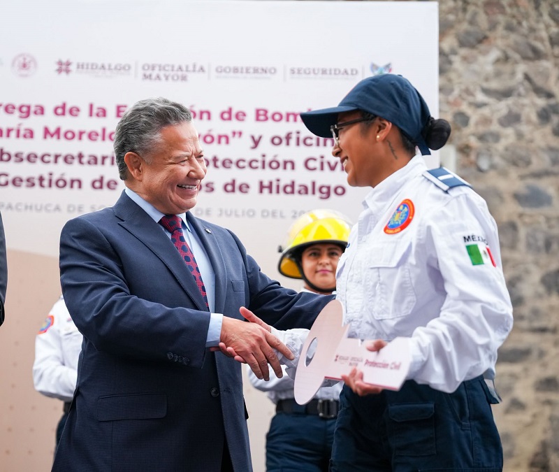 Julio Menchaca Entrega Estación de Bomberos en Pachuca