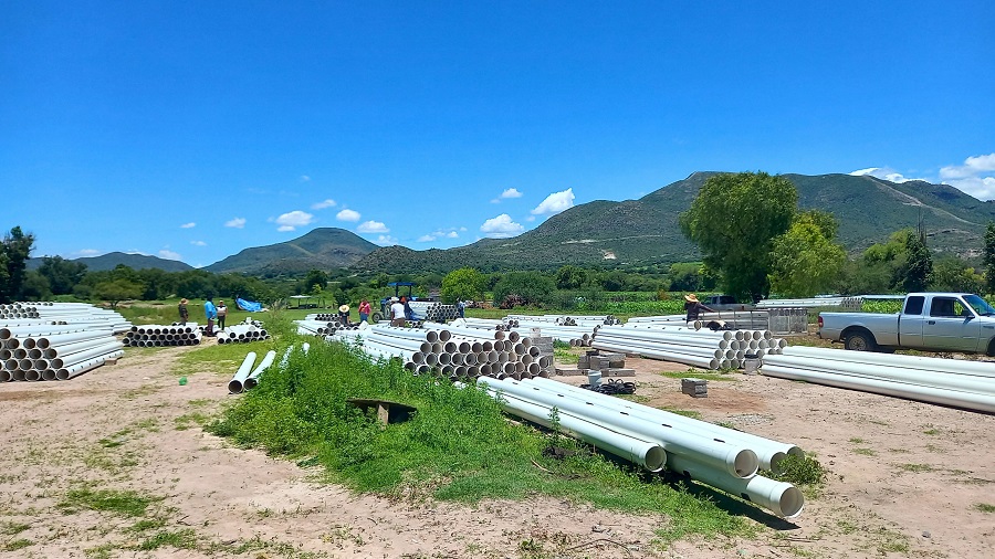 SIPDUS Entrega Tubería de Compuertas Para Optimizar el Riego en Ixmiquilpan