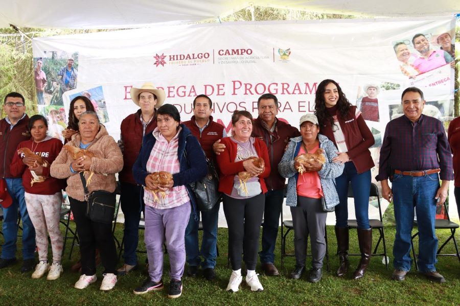 Saderh fortalece el campo hidalguense con entrega de apoyos agropecuarios y donación de 800 mil alevines en Acaxochitlán