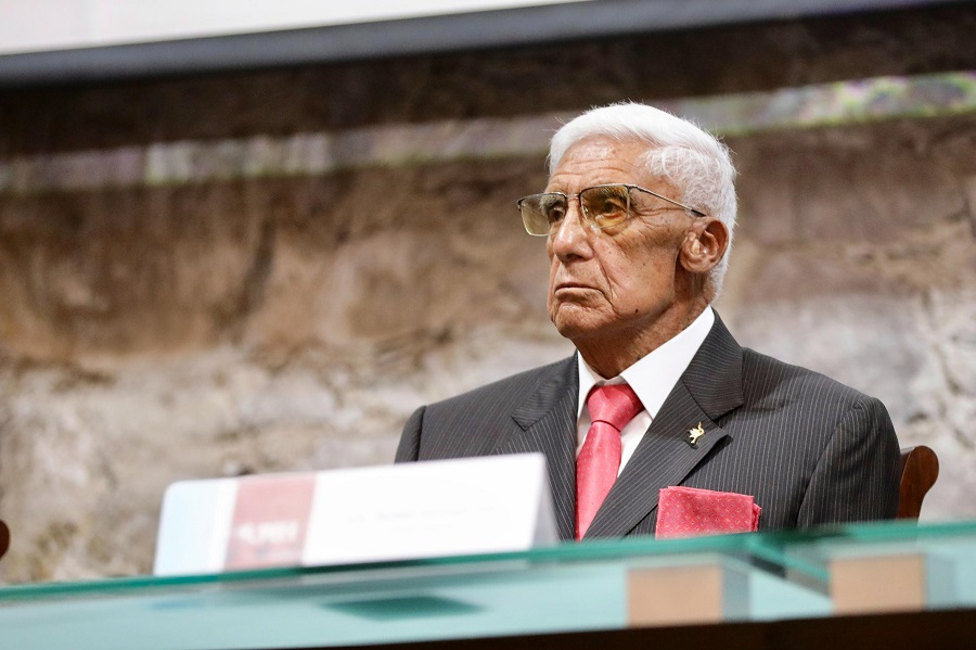 UAEH Reconoce al Licenciado  Rafael Arriaga Paz por contribuir al desarrollo institucional