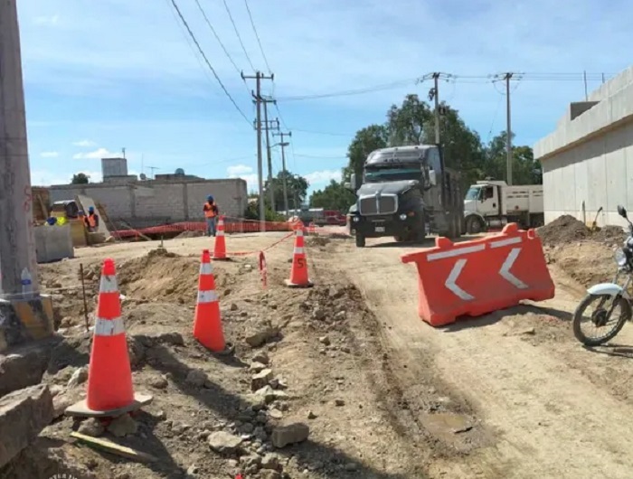 Vecinos de Palma Gorda y La Higa Bloquean obras del Tren AIFA-Pachuca Exigen Reparación de Caminos y Atención al Agua.