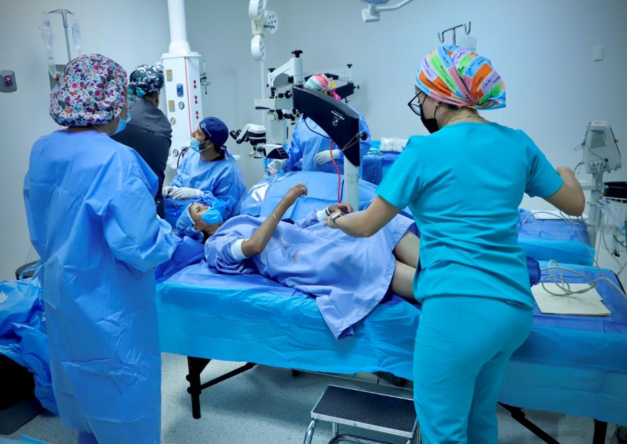 Cirugías Gratuitas de Cataratas Benefician a 194 Personas Durante Los Primeros Dos Días de la Jornada
