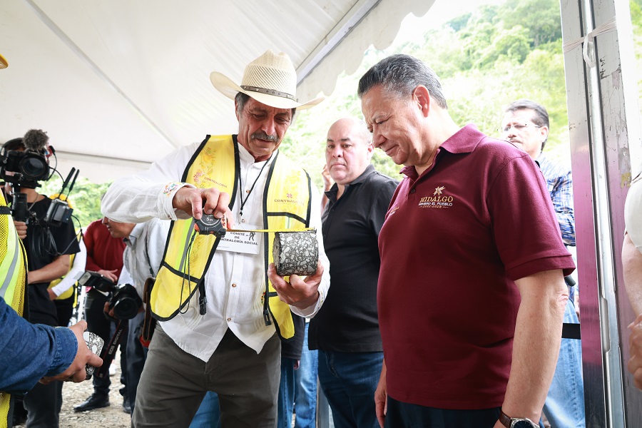 En Xochicoatlán, Julio Menchaca reafirma compromiso para reconstruir Hidalgo