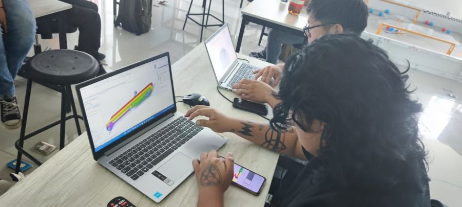 Estudiantes de UTVAM Obtienen Certificación Internacional En Diseño Mecánico