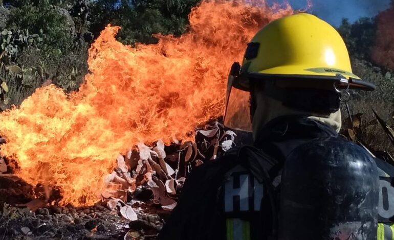 Incendio en Xolostitla, Municipio de Epazoyucan Cuando Pemex Inhabilitaba Una Toma Clandestina.