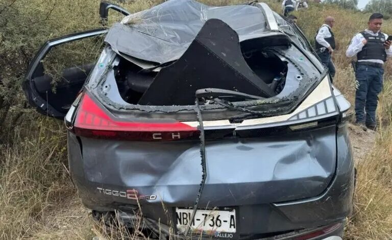 Vehículo Salió del Camino en la Antigua Carretera al Real, a la Altura de Cristo Rey, Cayo en un Barranco, Saldo Tres Heridos
