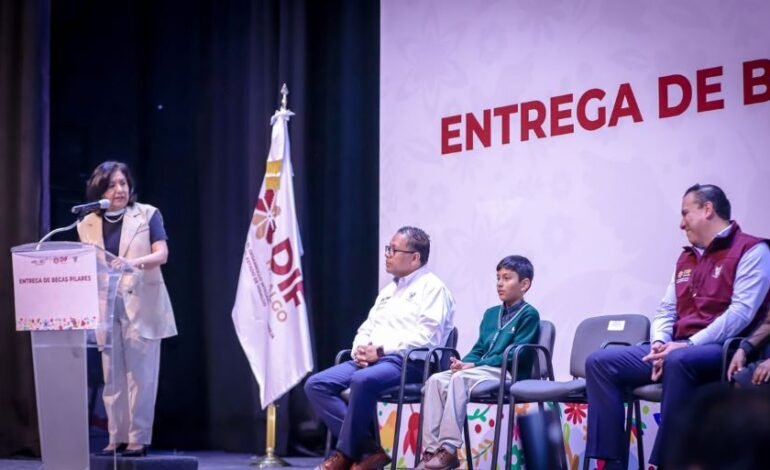 Brinda DIF Hidalgo becas para apoyar la economía familiar de niñas, niños y adolescentes usuarios de PILARES