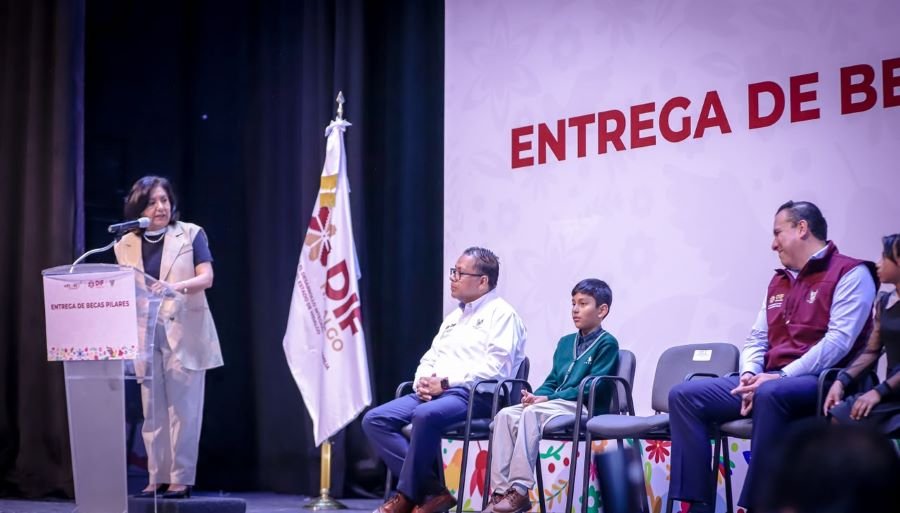 Brinda DIF Hidalgo becas para apoyar la economía familiar de niñas, niños y adolescentes usuarios de PILARES