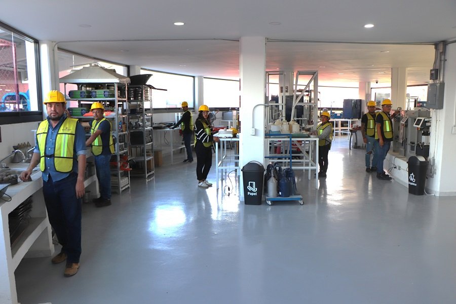Con tecnología y ciencia, la Contraloría verifica calidad de materiales de la obra pública