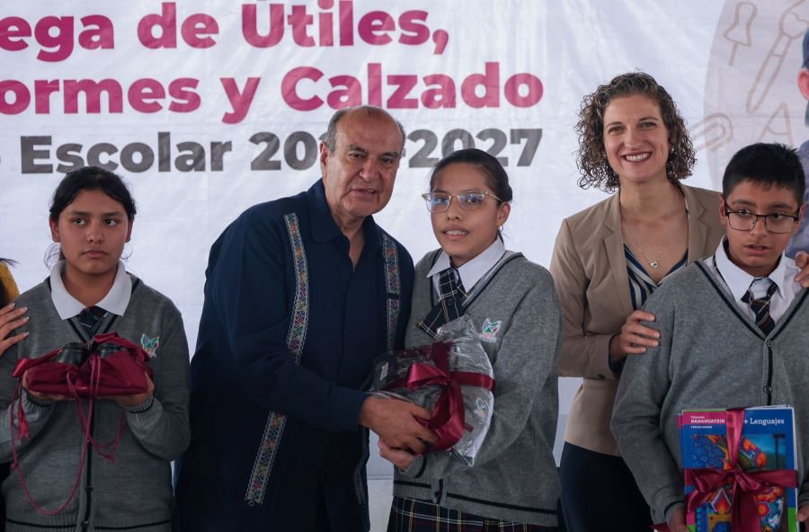Entrega SEPH útiles, uniformes, calzado y libros a estudiantes de Tizayuca