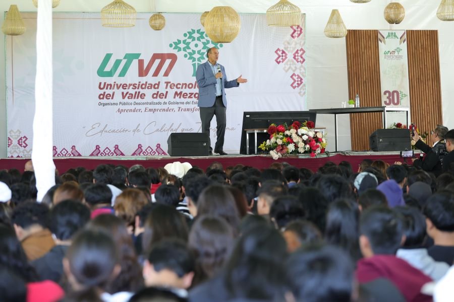 Natividad Castrejón encabeza jornada educativa en Ixmiquilpan