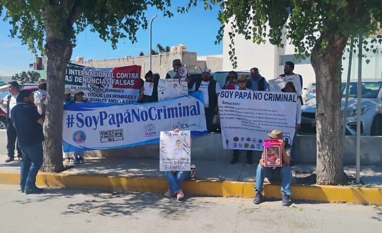 Padres de Familia exigen al Congreso del Estado igualdad en la aplicación de la ley