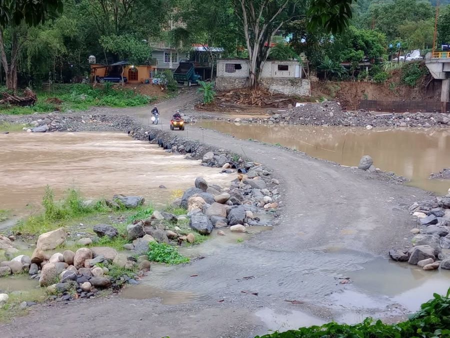 Se mantiene paso provisional sobre el río Claro en Tepehuacán de Guerrero
