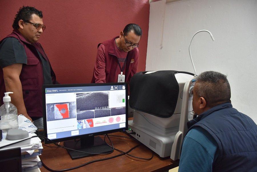Adultos mayores en Hidalgo acceden a tecnología de alta precisión gratuita para cuidar su salud visual
