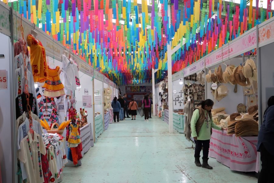 Ahorro y espacios gratuitos favorecen a artesanos en la Feria de San Francisco