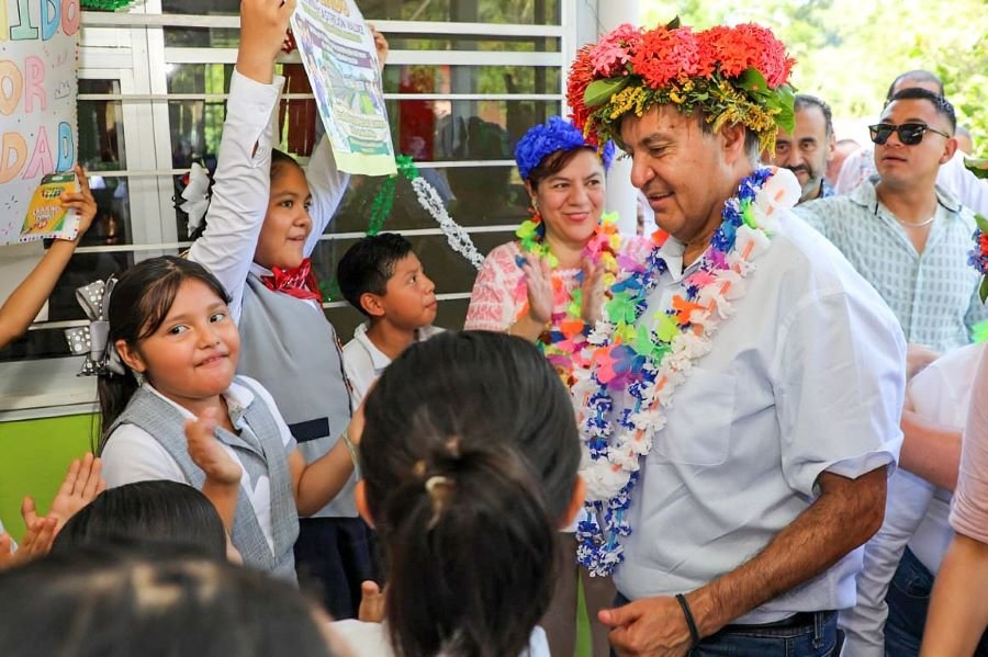 Beneficia SEPH con apoyos e infraestructura a estudiantes de San Felipe Orizatlán