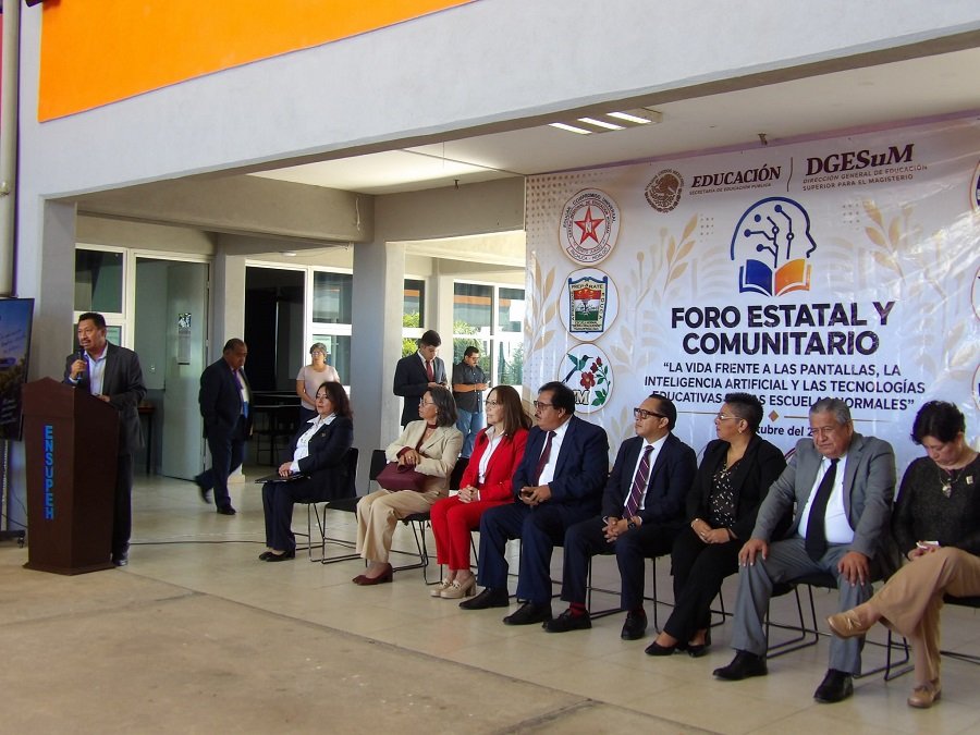 Escuelas Normales Realizan Foro Sobre Inteligencia Artificial y Tecnologías Educativas