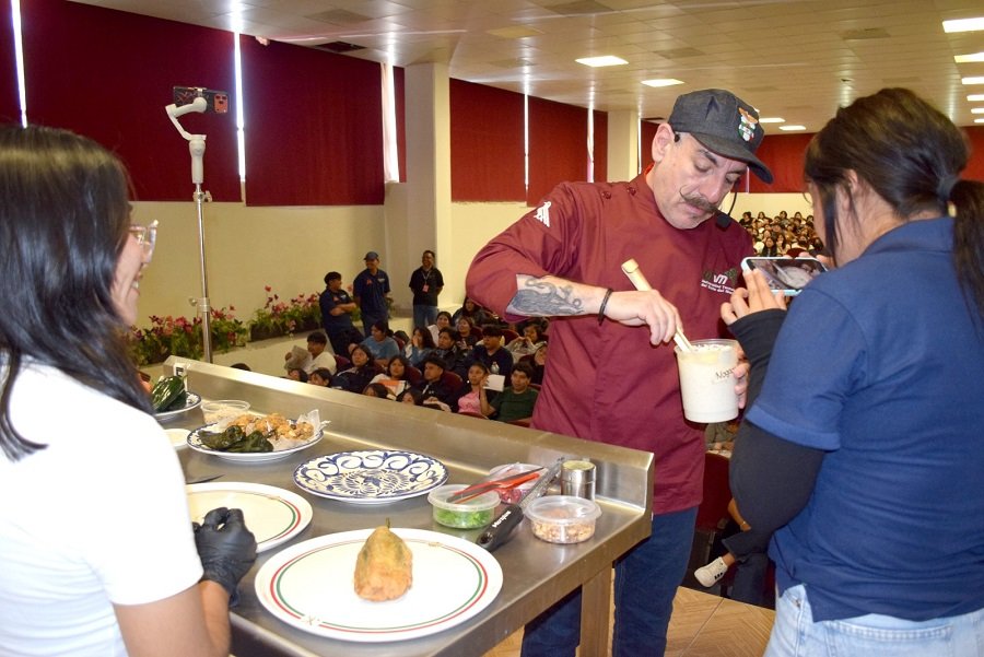 Estudiantes de la UTVM participan en Master Class de Gastronomía