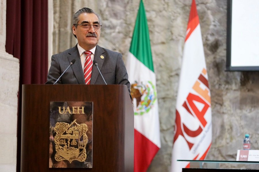 Honra la UAEH lealtad y trayectoria de 85 integrantes del personal administrativo