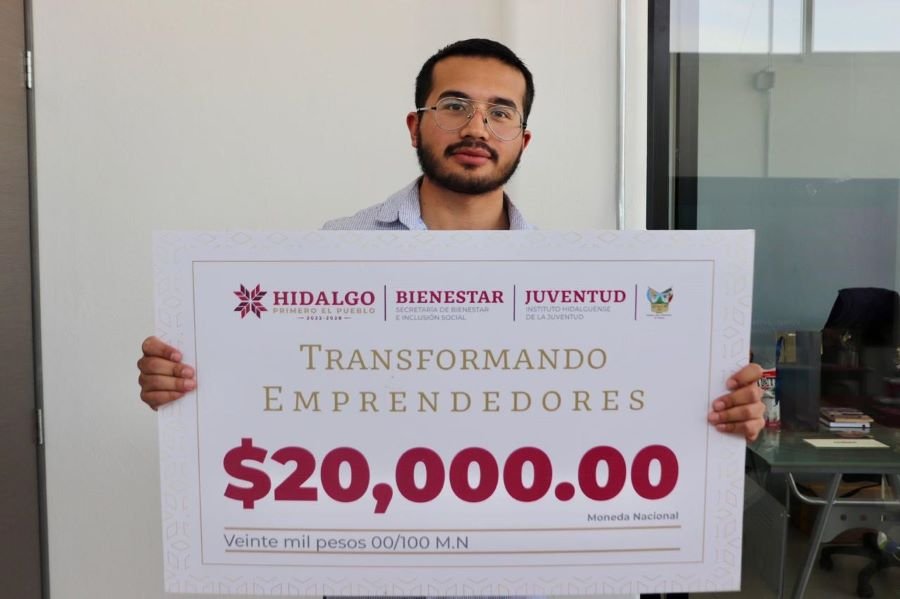 Jóvenes de Hidalgo reciben apoyos para impulsar sus proyectos y formación
