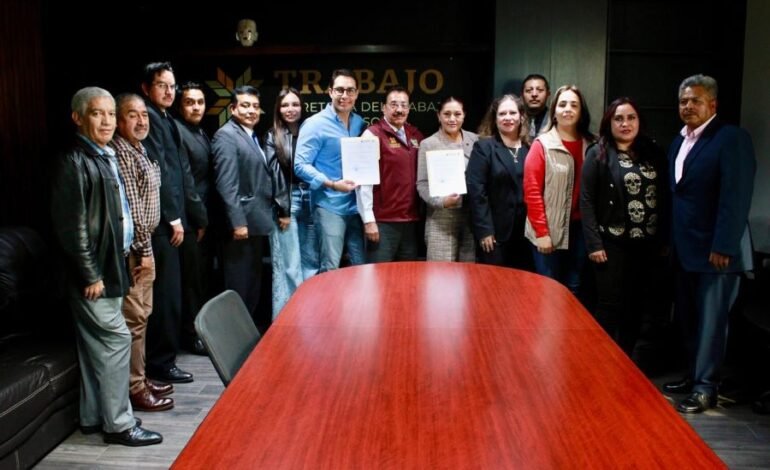 Recibe Irma María de Jesús López Arroyo, Lideresa Sindical de Pachuca Toma de Nota que da Certeza Jurídica al SUTSMP