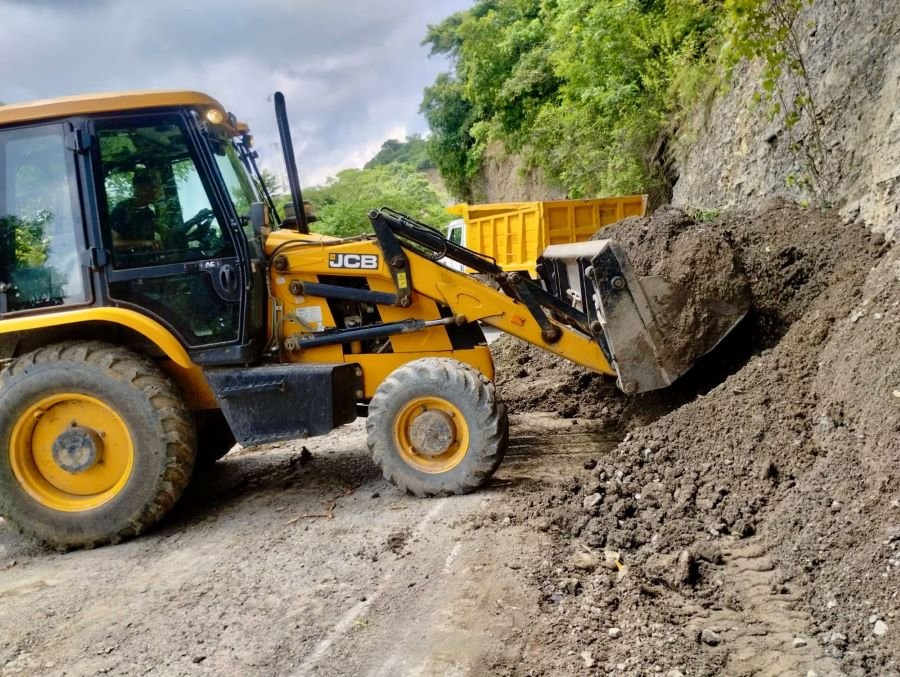 Atención Inmediata a Derrumbes Ocasionados Por Las Lluvias de Los Últimos Días Atreves de la SIPDUS en Diez Municipios